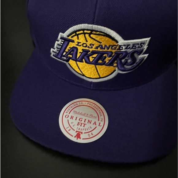 Lakers SnapBack Hat NWT - Picture 3 of 6